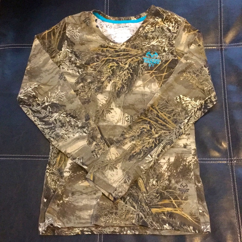 Realtree ladies camo long sleeve shirt!